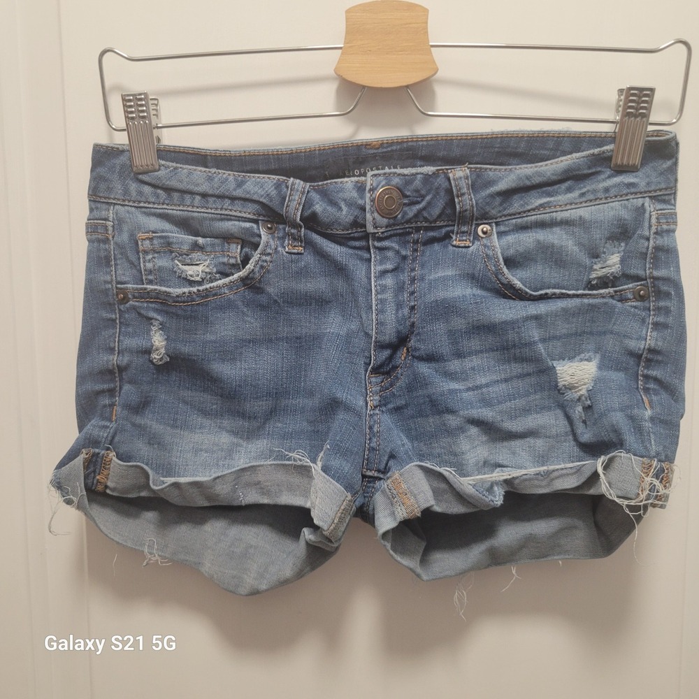 Aeropostale Distressed Denim "Shorty" Shorts Medium Wash Frayed Womens Size 4